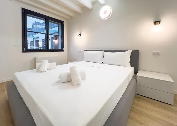 Bright Apartment With Terrace And Pool